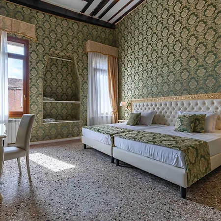 Rialto Charm Boutique Hotel *